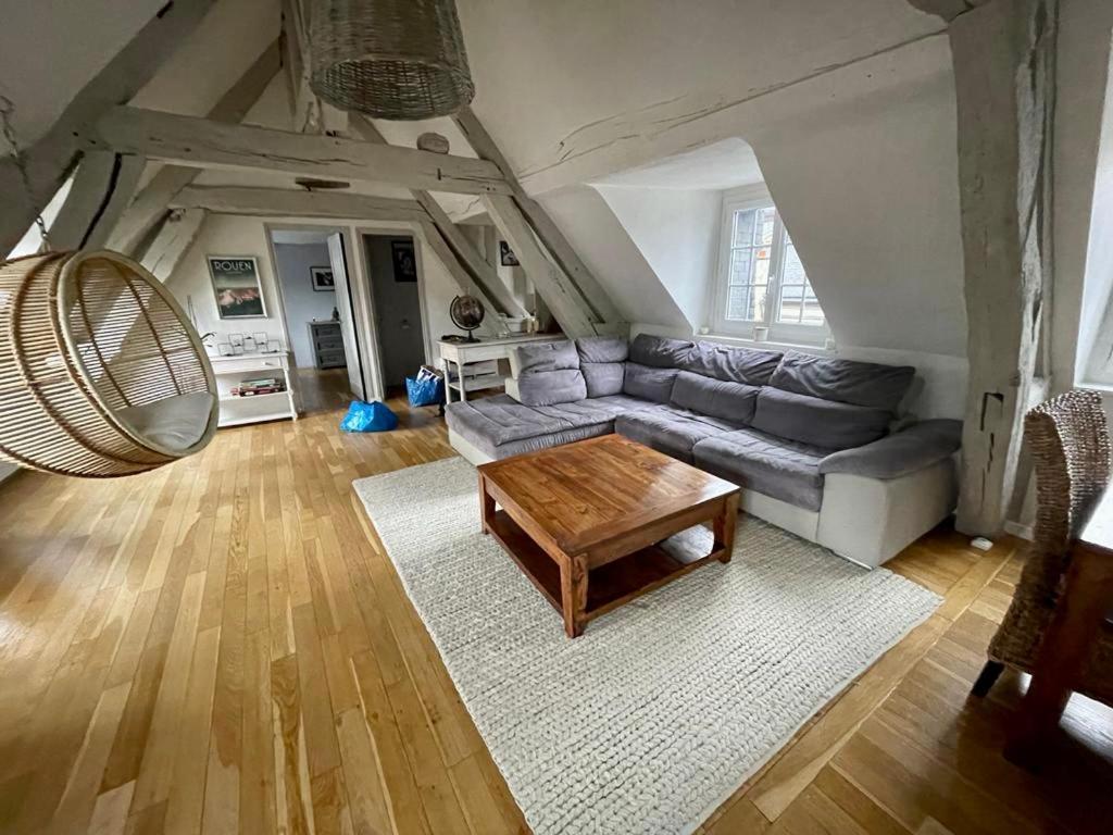Sous Les Clochers De Rouen - Spacieux Logement Exterior photo